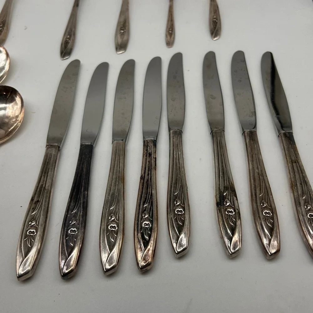 Silver Tulip by International Silver Silver Plate Flatware 56 Piece Set
